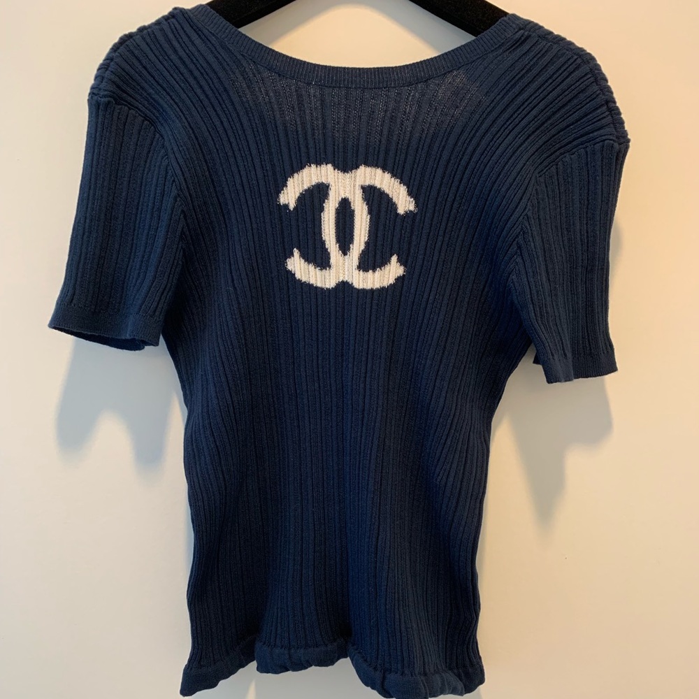 Chanel 2019 pre spring logo top